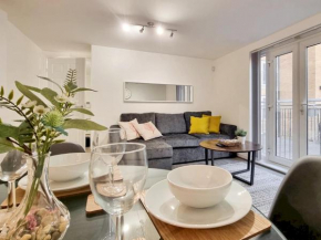 Pass the Keys Free Parking Flat Walk To Shops Cafes & Manchester